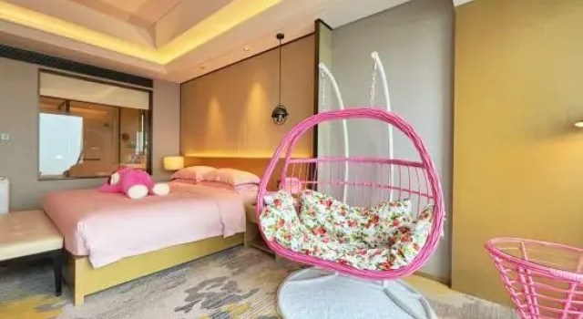 Кровать в общем номере (женский номер) с видом на озеро Golden Eagle Summit Hotel Yancheng