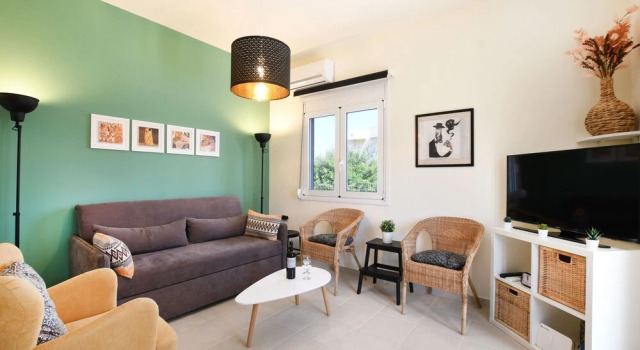 Art Garden house - 500m from the Beach, Забронировать Отель Отели Гурнаи с парковкой, Парковка