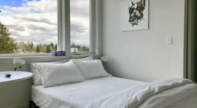 Modern Roosevelt Urban Studio, Забронировать Отель Сиэтл штат Вашингтон, рядом с Кинотеатр Grand Illusion