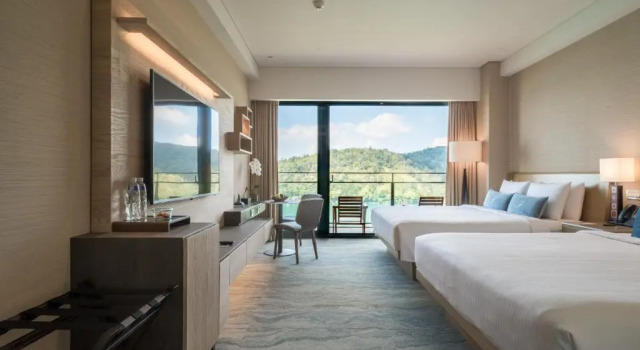 Семейный номер Premier с видом на озеро Fleur de Chine Hotel