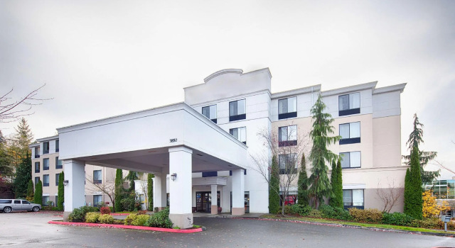 Holiday Inn & Suites Bothell an IHG Hotel, Забронировать Отель Ботелл штат Вашингтон