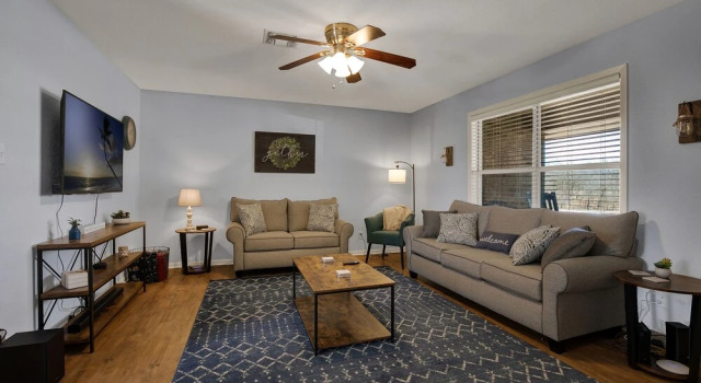 Cozy Haus With Fire Pit - 3 Min Drive to Main St!