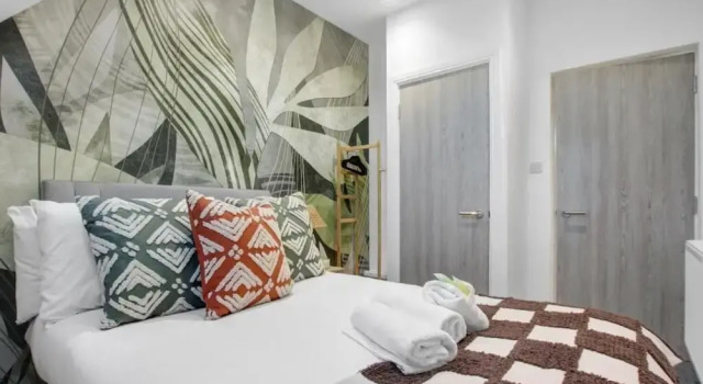 Group Getaway Stylish 2-bed Cardiff Flat, Забронировать Апартаменты/квартира Кардифф Гламорган, рядом с Les Croupiers Casino
