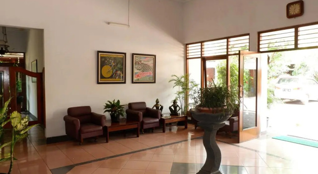 OYO 517 Hotel Arjuna Lawang, Book Hotel Hoteller i Lawang med parkering, Parkering
