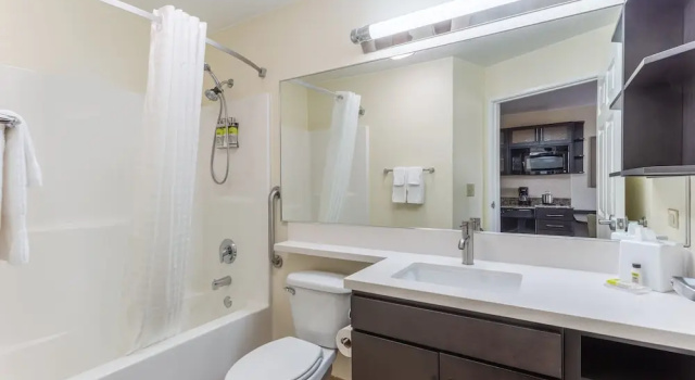 Люкс с видом на озеро Candlewood Suites Aurora-Naperville by IHG