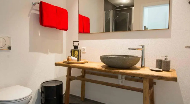 Ferienwohnung im Chalet Alpenrose, Varaa Mökki Huvilat kohteessa Bern, Villa