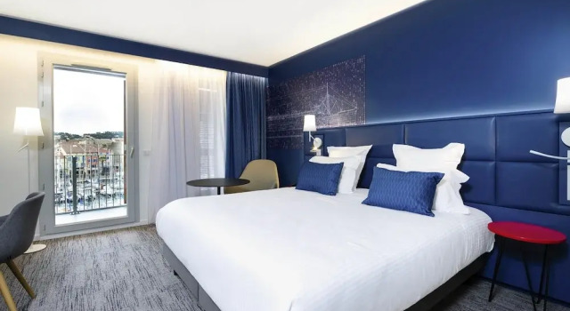 Двухместный номер Standard с балконом Hôtel Mercure Toulon La Seyne-Sur-Mer