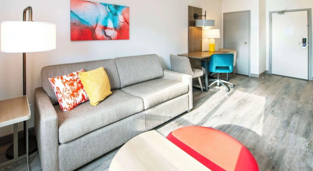 Четырёхместный люкс c 1 комнатой Comfort Suites