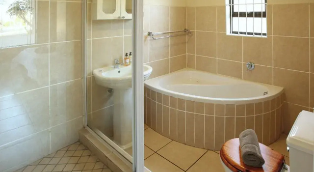 Коттедж Comfort с 3 комнатами с балконом и с видом на океан Kian's Place, Langebaan 8-sleeper