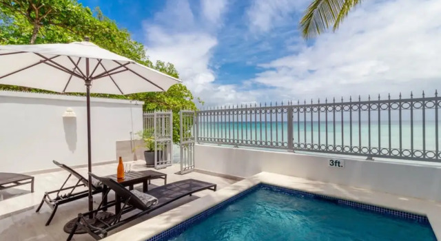Westshore Beach House by Blue Sky Luxury, Rezerwuj Dom wakacyjny Hotele w Saint James z parkingiem, Parking