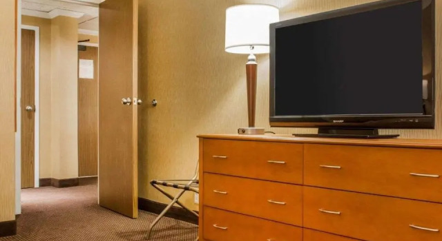 Двухместный люкс c 1 комнатой Clarion Hotel & Suites Riverfront