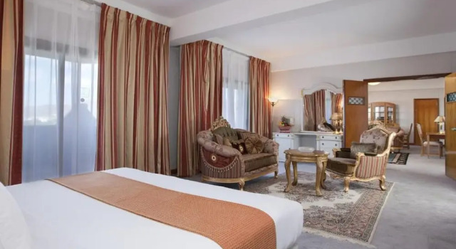Полулюкс с балконом и с красивым видом из окна Al Rabea Hotel