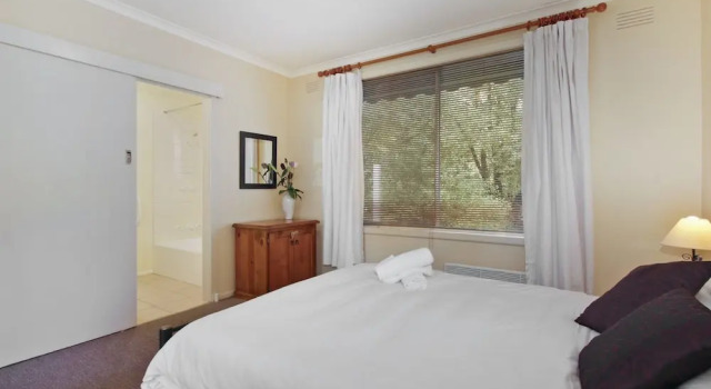 Snowstream Riverside Apartments - Unit 2, Varaa Huoneisto Bright 
