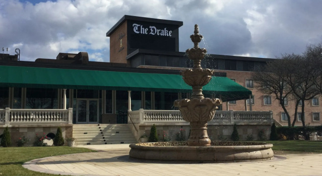 The Drake Oak Brook, Autograph Collection, Buchen Sie Hotel Hotels in Illinois mit Parkplatz, Parkplätze