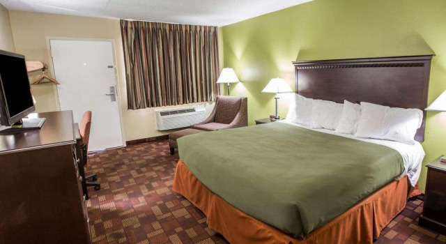 Econo Lodge Biltmore
