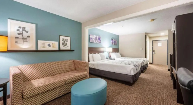 Четырёхместный люкс Sleep Inn & Suites