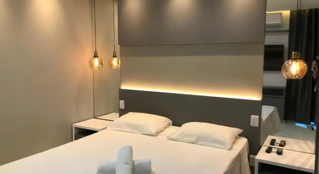 Flat Crystal Place