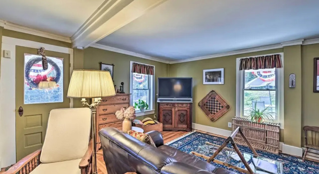 10 Mi to Gore Mountain: Home in Adirondack Park, Prenota Hotel Olmstedville 