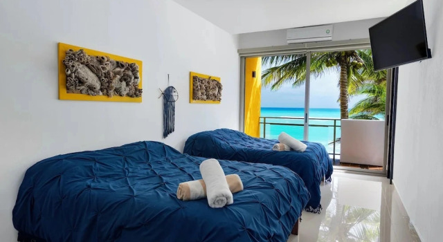 Апартаменты Luxury с 2 комнатами с видом на море Angelina 28 Beachfront and Family Apartments - Modern and Relaxing Long Stays (20 min from Cancun Airport)