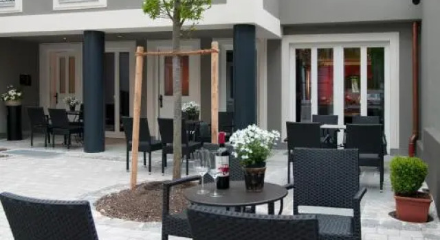 Hotel im Hof, Varaa Hotelli Hotellit Baijeri pysäköinnillä, Pysäköinti