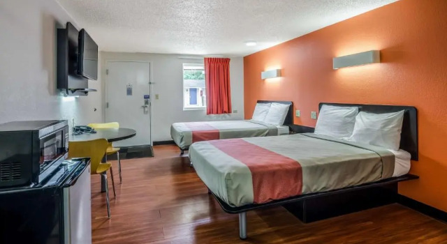 Четырёхместный номер Deluxe Motel 6-Troutville, VA