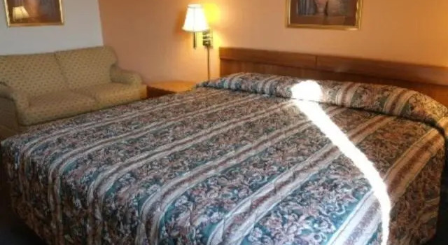 Номер Standard State Line Inn