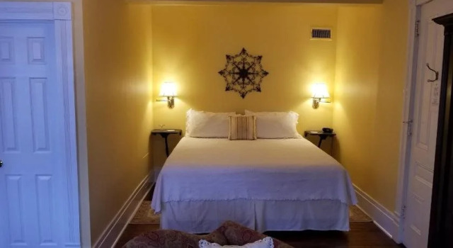 C.W. Worth House Bed and Breakfast, Забронировать Отель Уилмингтон Северная Каролина, рядом с Детский музей в Уилмингтоне