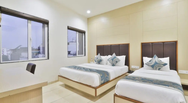 Номер Superior HOTEL SURAT