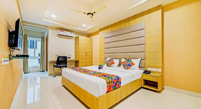 Номер Deluxe FabHotel Prime Veeraj Suites- Nr Skyview10, Lumbini Avenue, Gachibowli