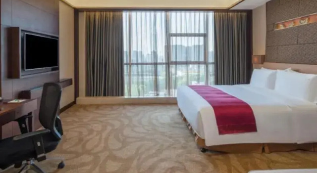 Номер Standard с балконом Holiday Inn Xi'an Big Goose Pagoda by IHG