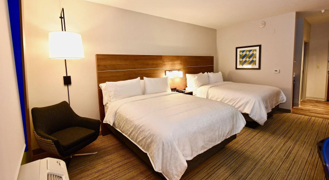 Четырёхместный номер Standard Holiday Inn Express & Suites Perryville by IHG