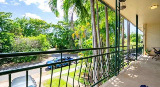 Апартаменты Comfort с балконом NIGHTCLIFF RETREAT -  Stylish 2BR Apt