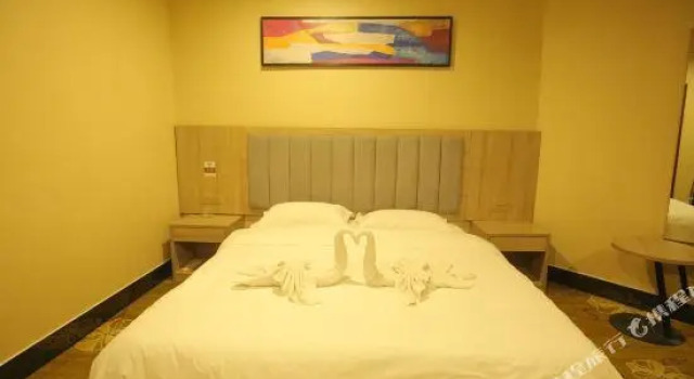 Люкс Deluxe Meiyijia hotel(Huixian Taihang Avenue Store)