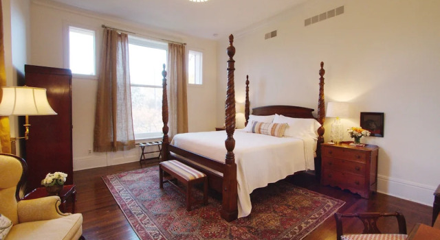 Люкс Superior Louisville Bourbon Inn