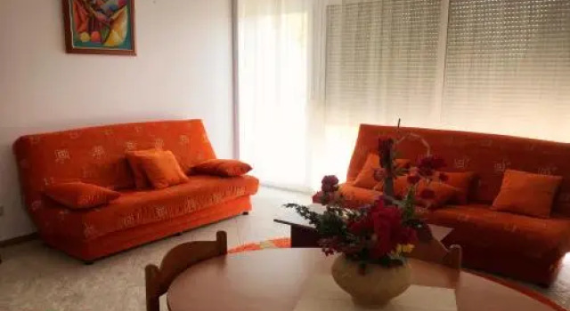 Club Topaz Apartments