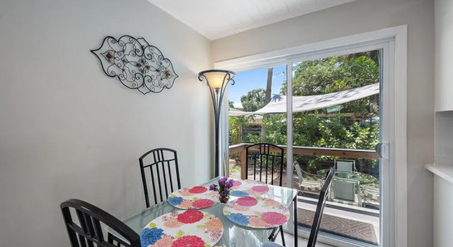Windsor By The Bay 2 Bedroom Cottage by RedAwning, Забронировать Дом для отпуска Сарасота Sarasota Area, рядом с Sarasota Quay Shopping Center