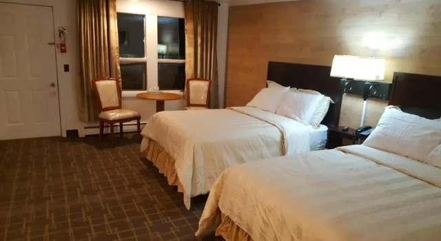 Stucco Lodge, Varaa Hotelli Hotellit New England uima-altaalla, Uima-allas