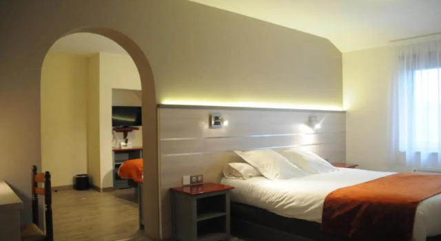Люкс Standard Hotel Au Parc des Cigognes