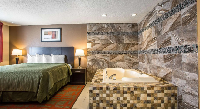 Люкс Quality Inn & Suites West Bend