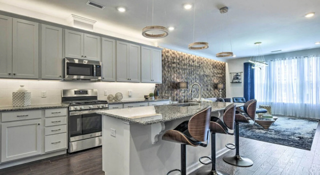 Апартаменты Tasteful Durham Townhome - 6 Mi to Downtown