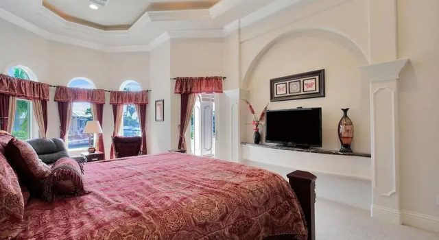 SPIN509 4 Bedroom Holiday Home by Marco Naples Vacation Homes