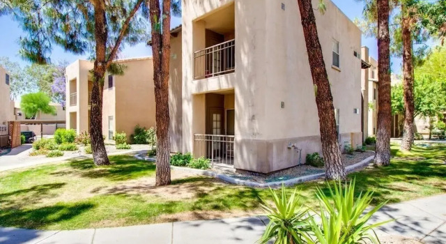 Beautiful Condo in Prime Scottsdale Location!, Забронировать Отель Отели Скотсдейл с парковкой, Парковка