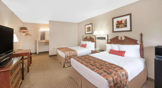 Четырёхместный номер Standard Days Inn by Wyndham Show Low