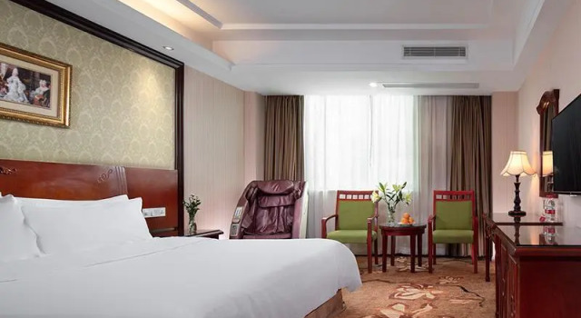 Люкс Vienna International Hotel Huizhou South Railway Station
