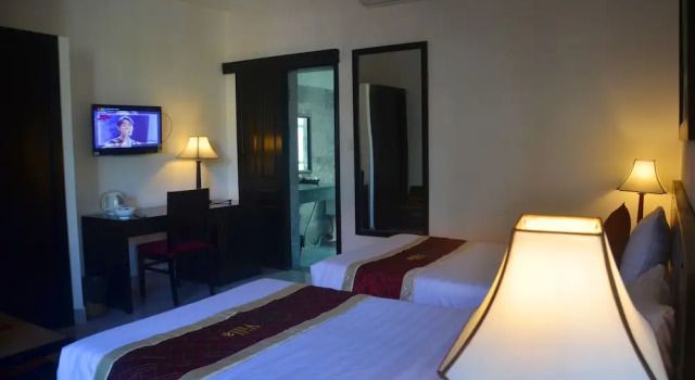Номер Deluxe с балконом и с видом на бассейн Hoi An Red Frangipani Villa
