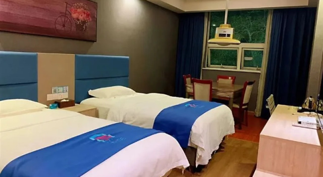 Wenhua Hotel, Rezerwuj Hotel Hotele w Zhuhai z parkingiem, Parking