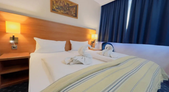 Трёхместный номер Comfort Elbbrücken Hotel