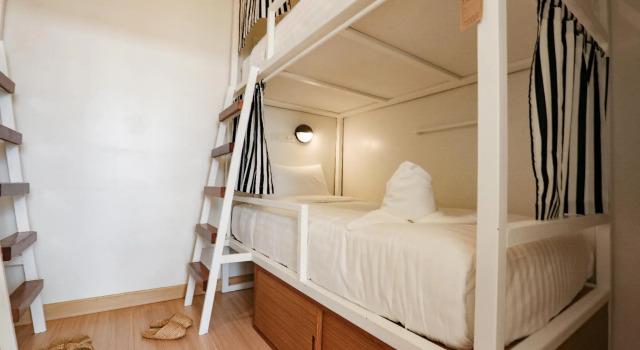 Кровать в общем номере Hostel Lullaby Non-Smoking