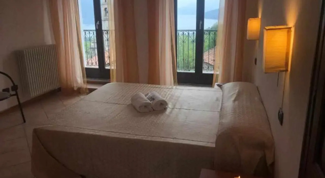 Beautiful lake view apartment in Gravedona - Larihome, Prenota Appartamento Gravedona Como