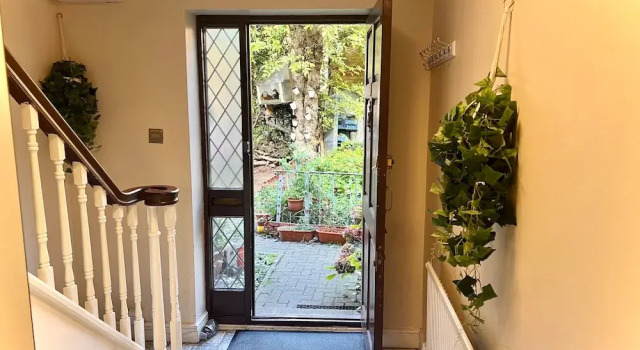 Коттедж Cosy London Retreat Near Tower Bridge